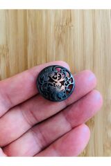 Metal Alttan Dikmeli Kaban, Palto, Hırka, Yelek ve Minder düğmesi. 2,5cm 5 adet. Renk: Eskitme Bakır