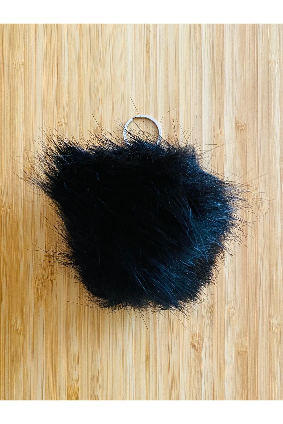 Ponpon Anahtarlık Yarı çapı: 10 cm 1 Adet. Renk: Siyah.