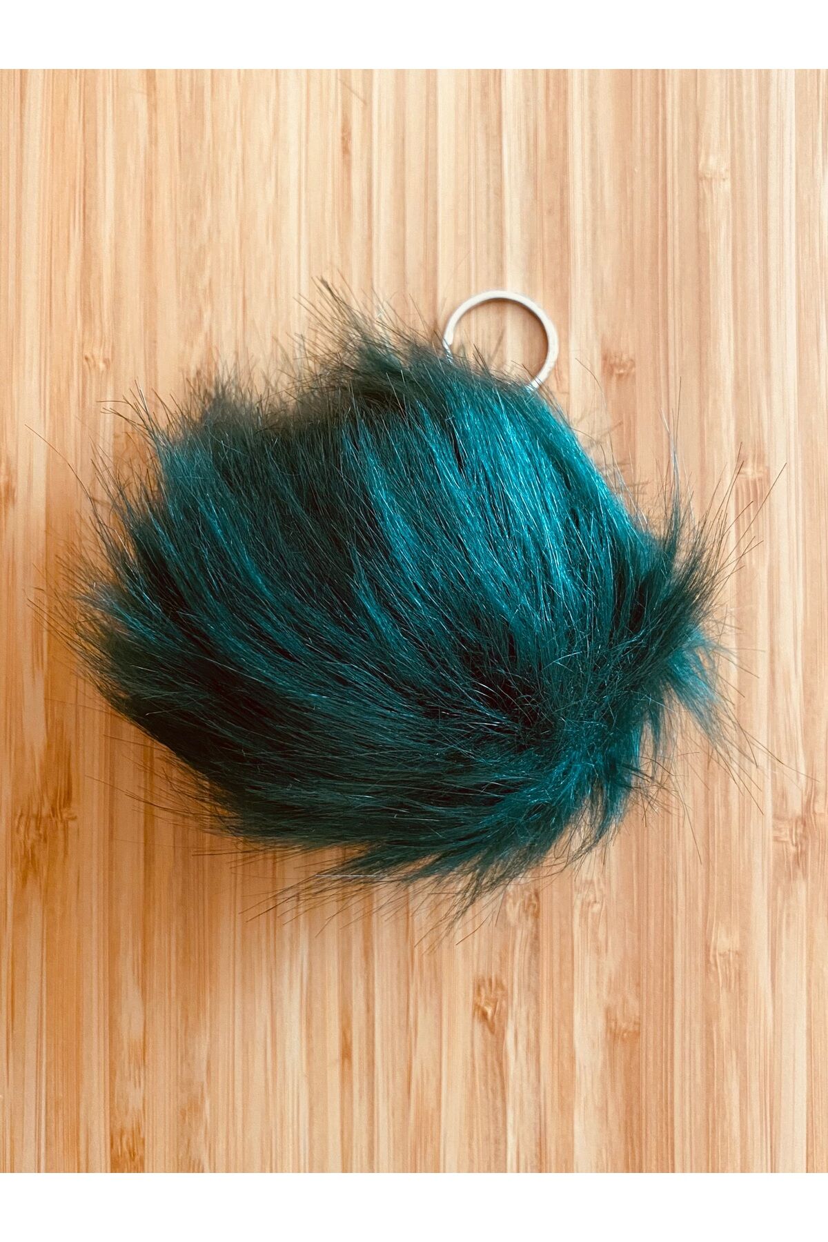 Ponpon Anahtarlık Yarı çapı: 10 cm 1 Adet. Renk: Zümrüt.