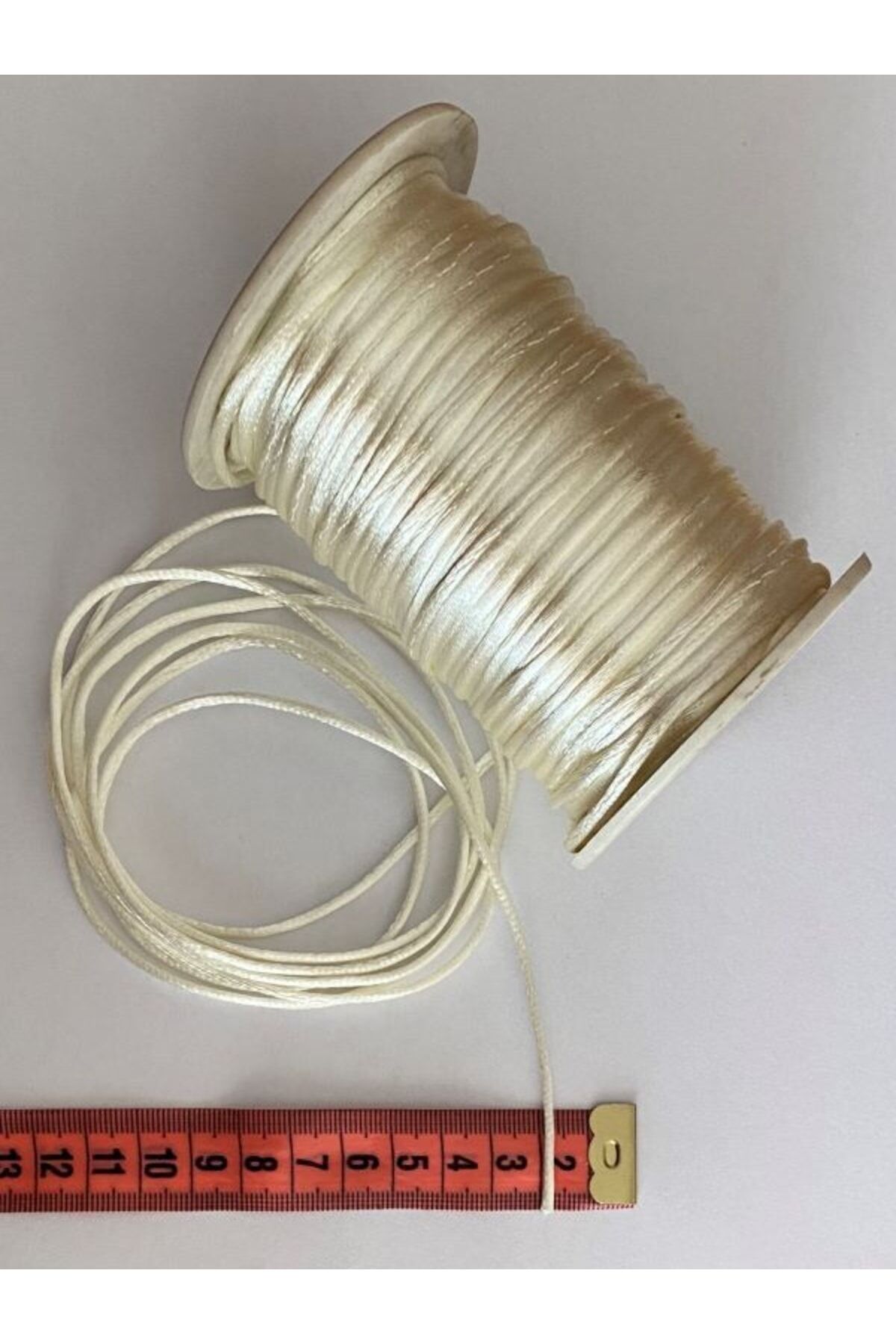 Floş Ip Sıçan Kuyruğu Bileklik Takı Ipi 2 Mm X 10 Metre Bağ Halinde. Koyu Krem.