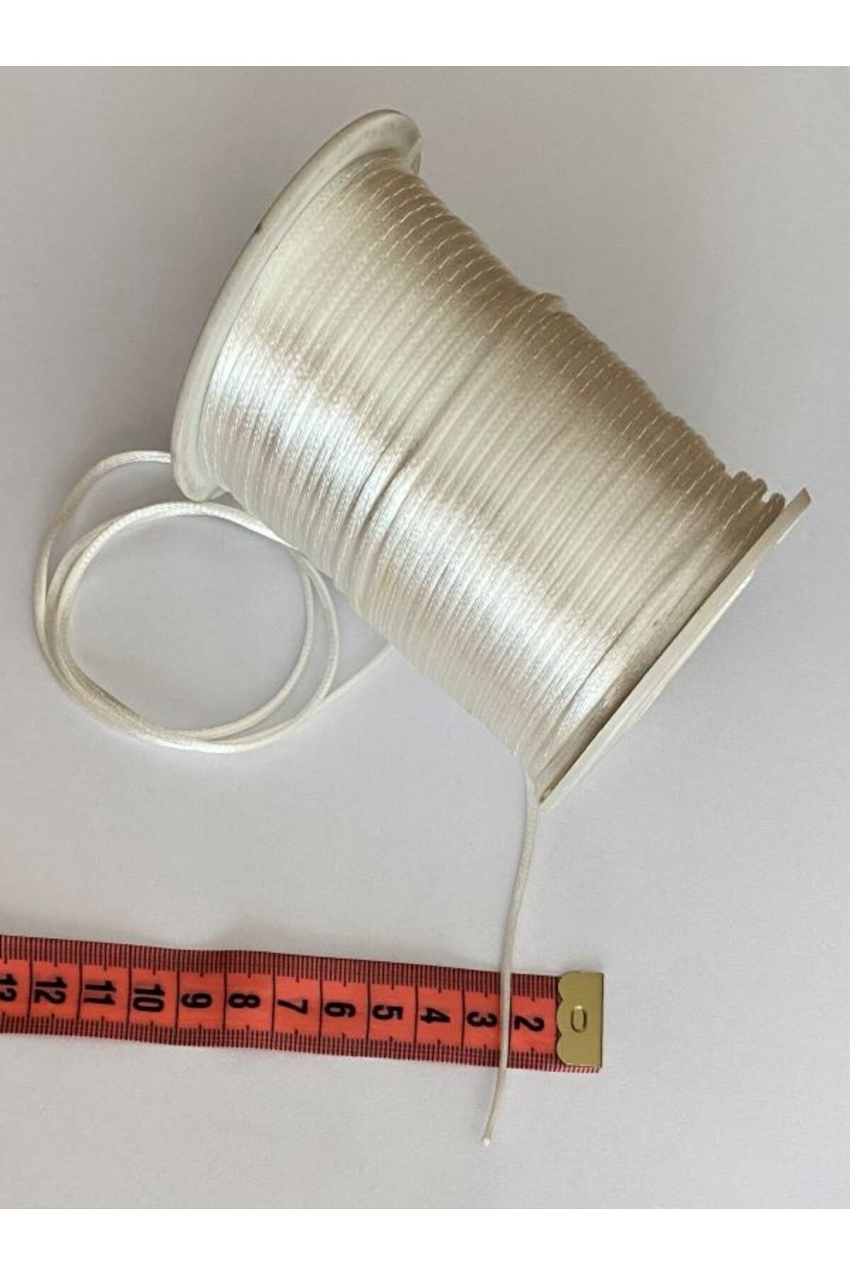 Floş Ip Sıçan Kuyruğu Bileklik Takı Ipi 2 Mm X 10 Metre Bağ Halinde. Krem.