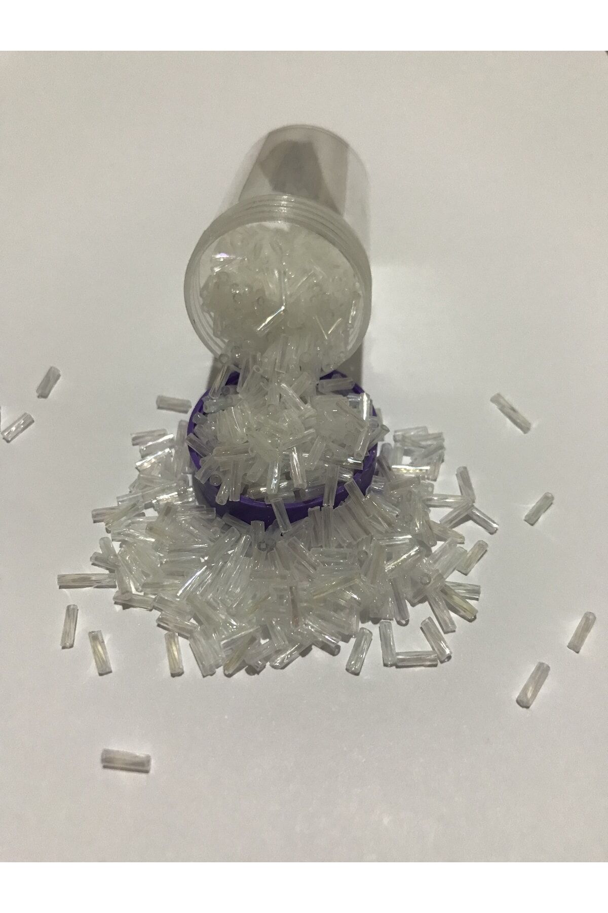 Burgulu Boru Boncuk 6mm Beyaz. Beyaz: Brüt: 40 Gr. Net .35 Gr.