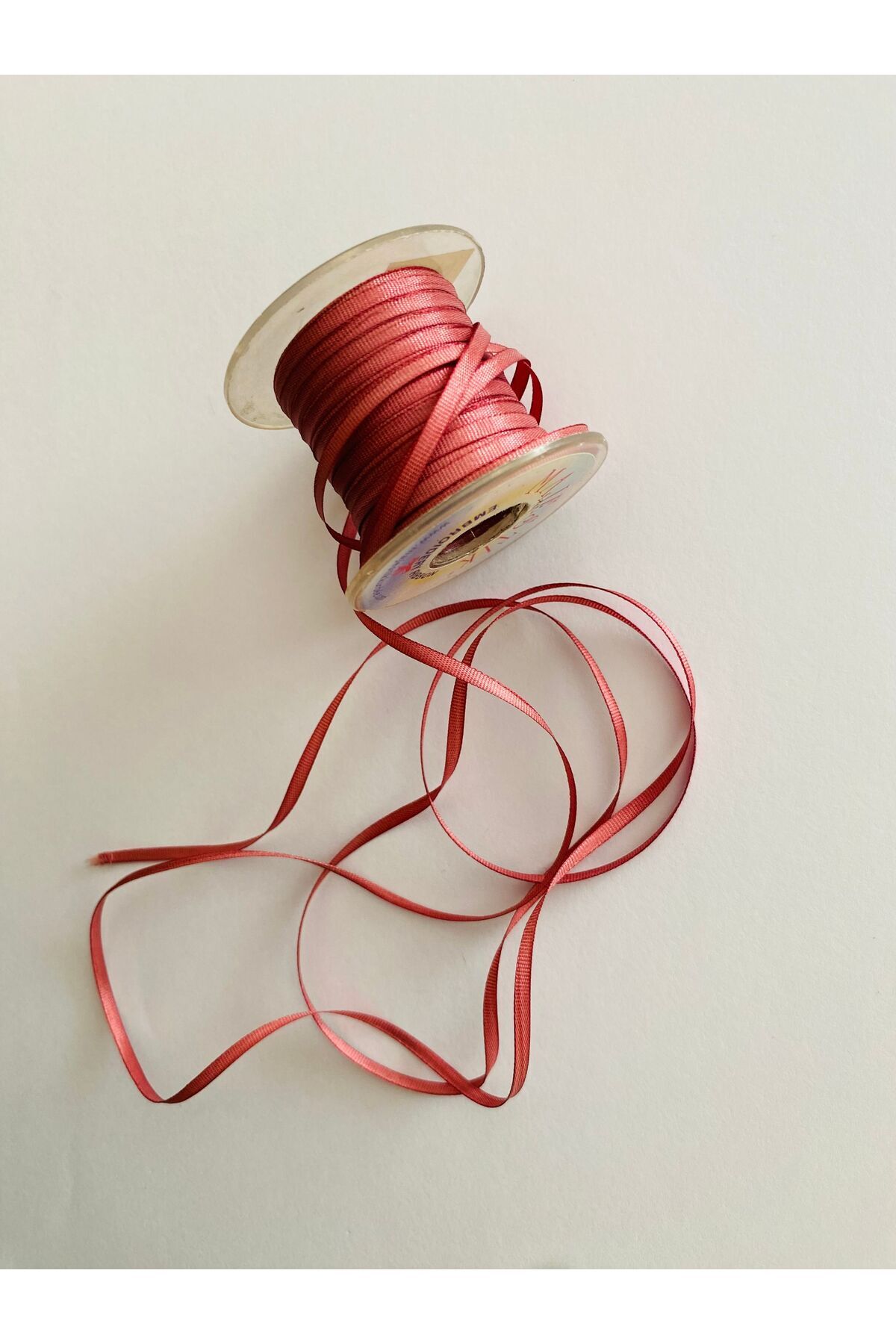 2mm Ipek Nakış Kurdele. 10metre. Renk No: 117. Bağ halinde gönderilir.