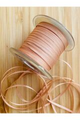 2mm Ipek Nakış Kurdele. 10metre. Renk No: 208. Bağ halinde gönderilir.