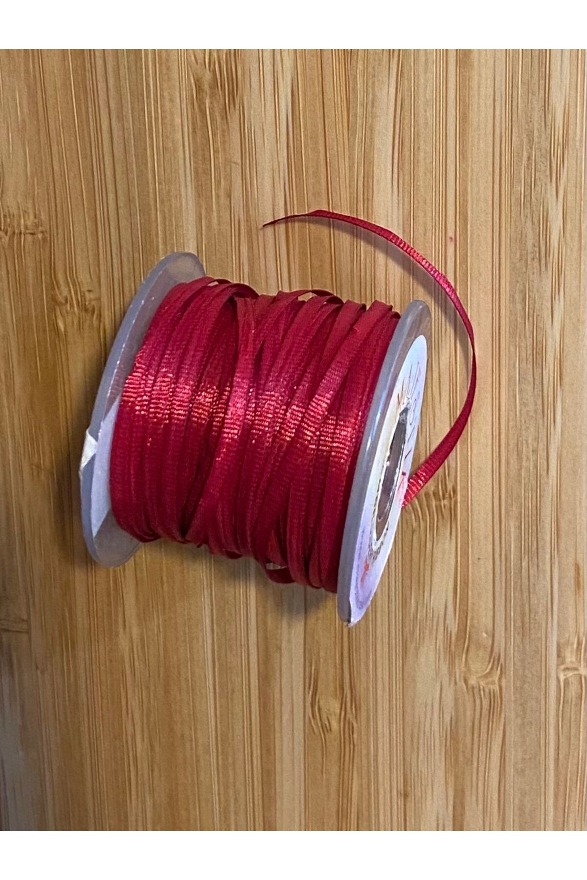 2mm. El Işlemesi Ipek Nakış Kurdele. 18.4 metre. Renk: 172 Bordo.