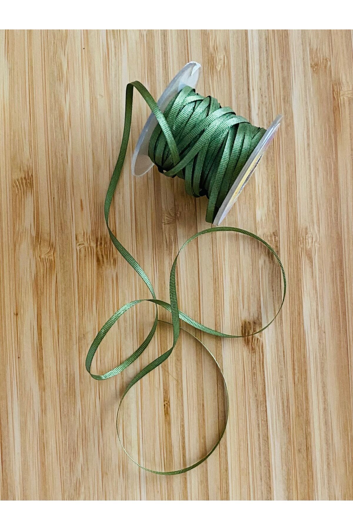 2mm. El Işlemesi Ipek Nakış Kurdele. 9,2 metre bağ halinde. Renk: 206