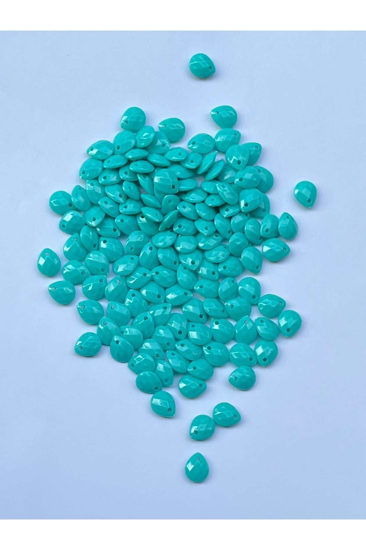 Turkuaz Oya, Abiye, Havlu, Takı, Örgü vb. Plastik Gözyaşı Damla Boncuk. 25gr. Tahmini 190 Adet.