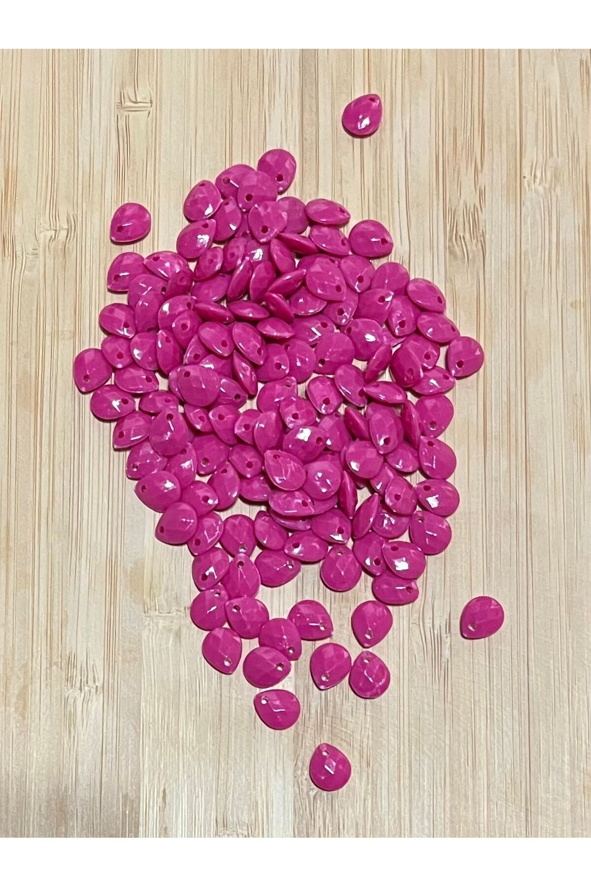 Oya, Abiye, Havlu, Takı, Örgü vb. El İşleme Plastik Gözyaşı Damla Boncuk. 25gr. Tahmini 190 Adet.