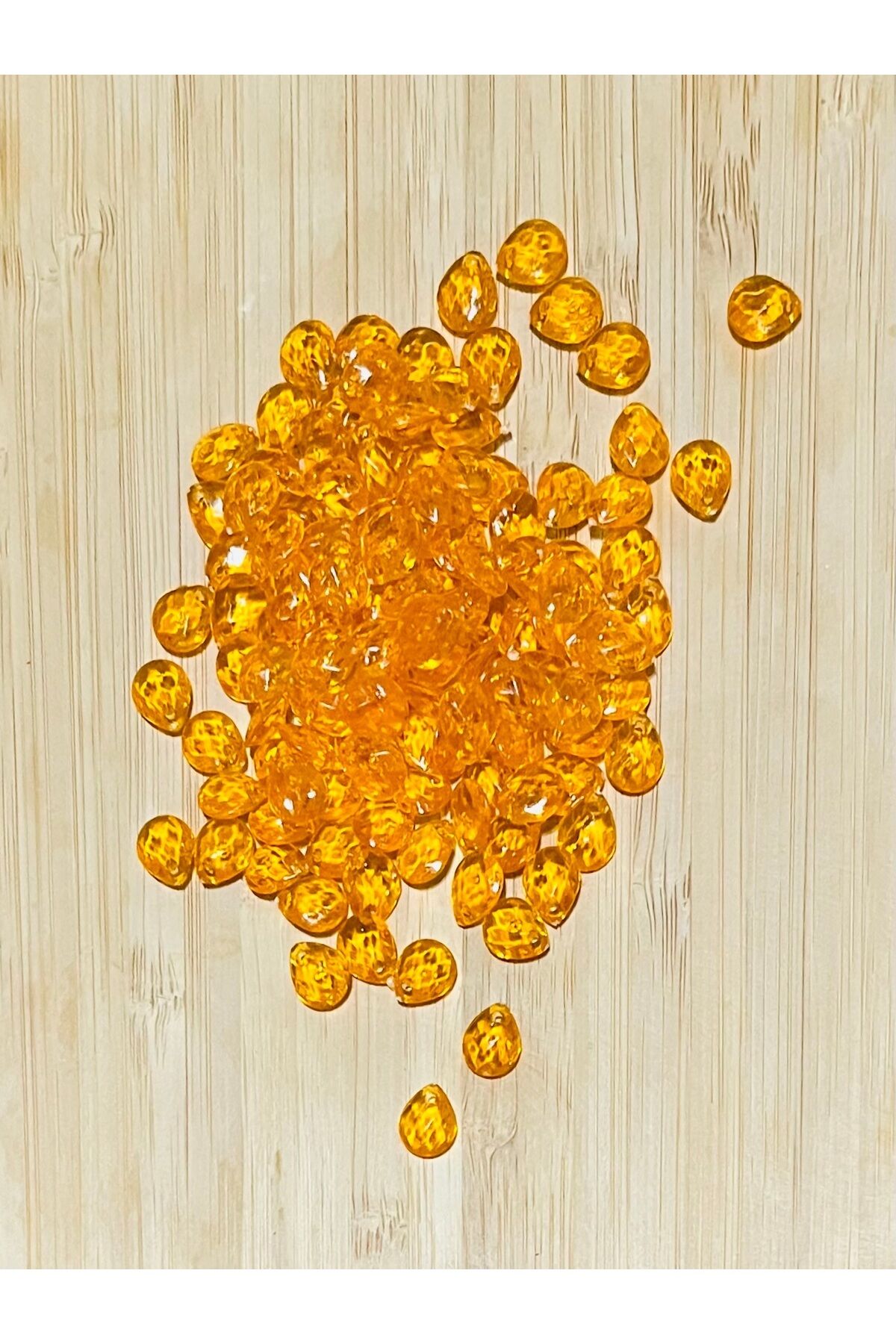 Turuncu Oya, Abiye, Havlu, Takı, Örgü vb. Plastik Gözyaşı Damla Boncuk. 25gr. Tahmini 190 Adet.