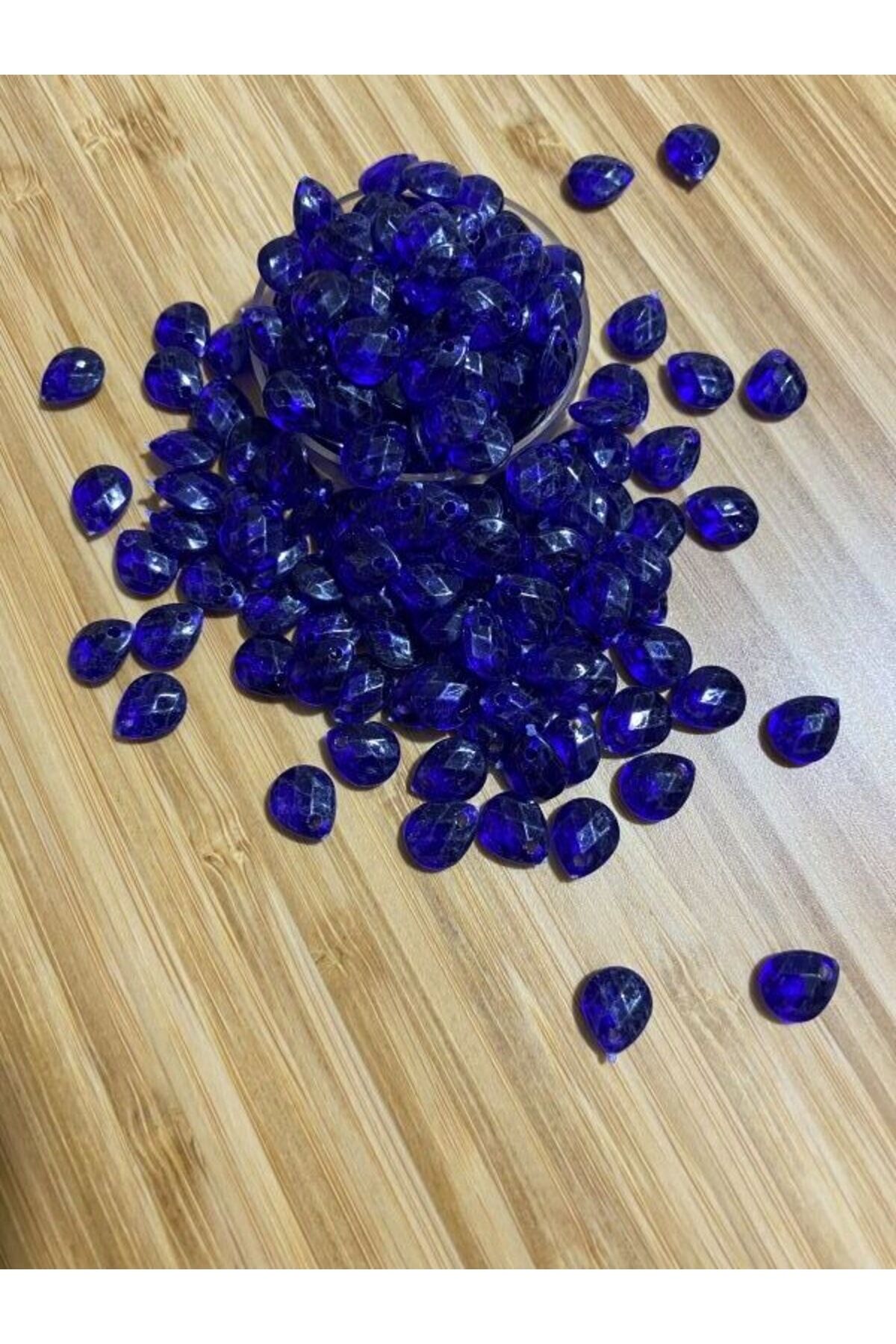 Gözyaşı Damla Plastik Boncuk. 25 Gram. Takriben 170-175 Adet. Parliament.