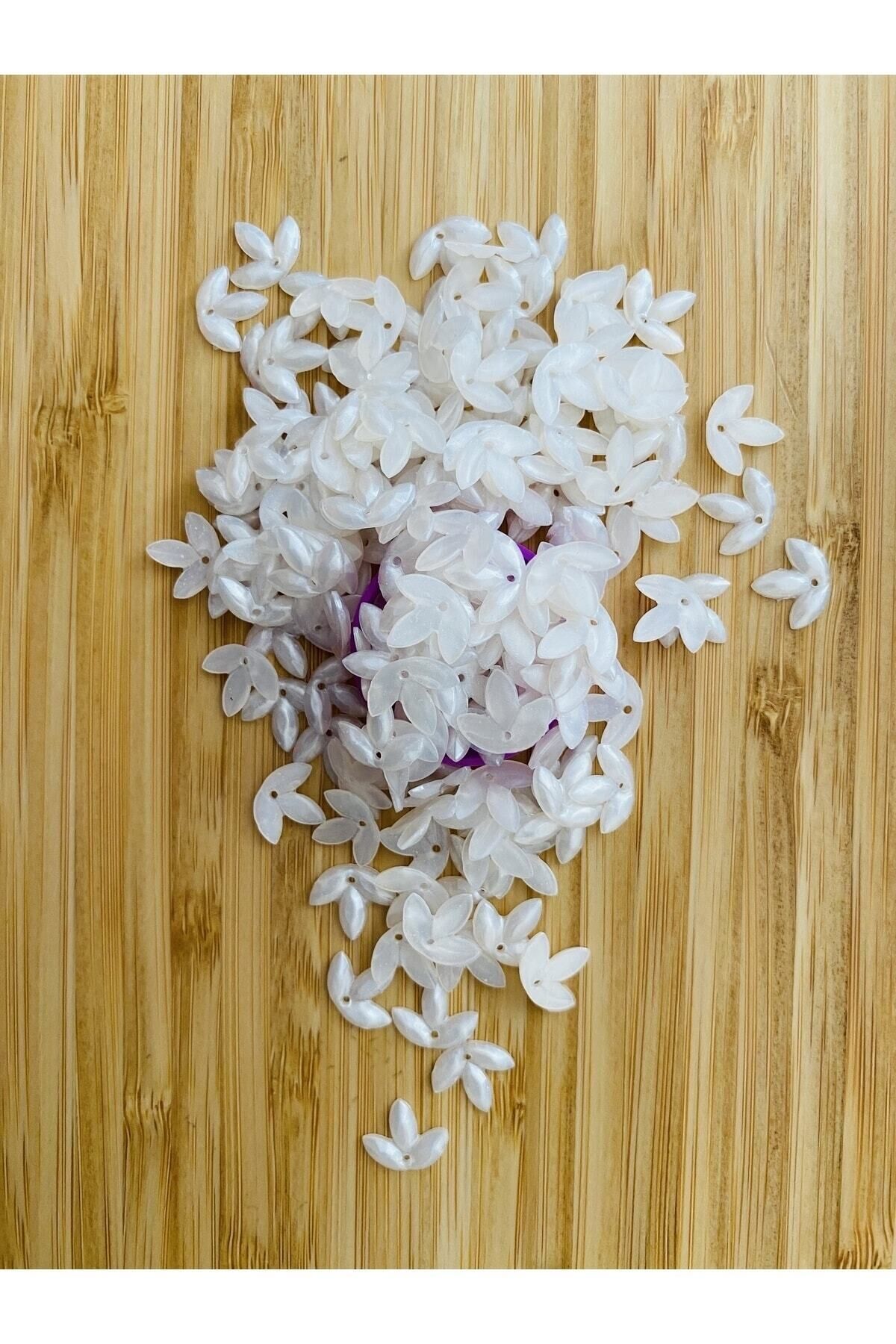 Üç Yapraklı Yonca. Oya, Abiye Ve El Işleme Taş Görünümlü Plastik Pul. Krem. Paket Içi 300 Adet.