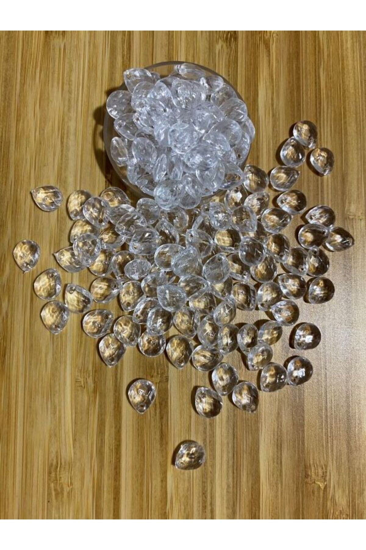 Gözyaşı Damla Plastik Boncuk. 25 Gram. Takriben 170-175 Adet. Şeffaf.