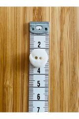 Üstten dikmeli krem bebe düğmesi. 14mm. Yarasa Desenli.