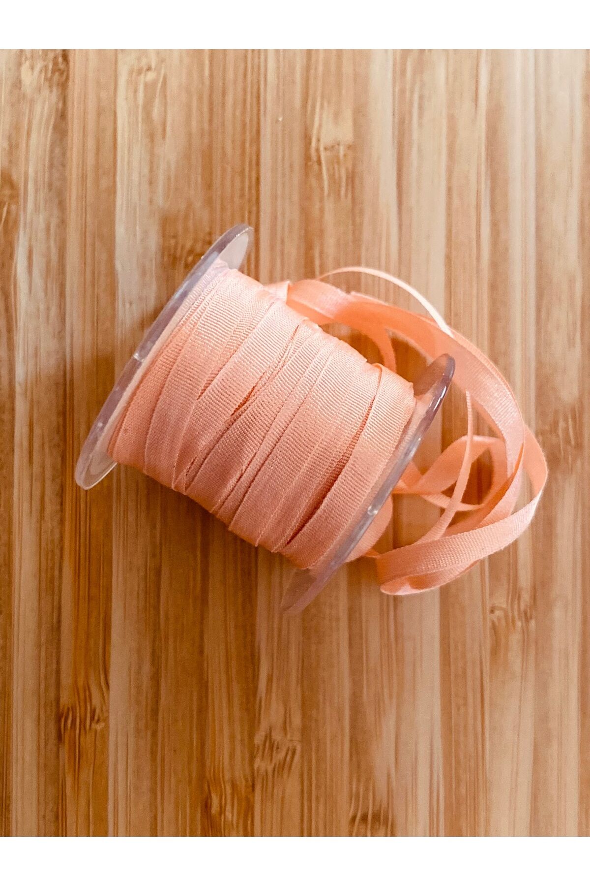 Nakış El Işleme Ipek Kurdele. 17.5 Metre. Renk No: 353. En: 4 mm.