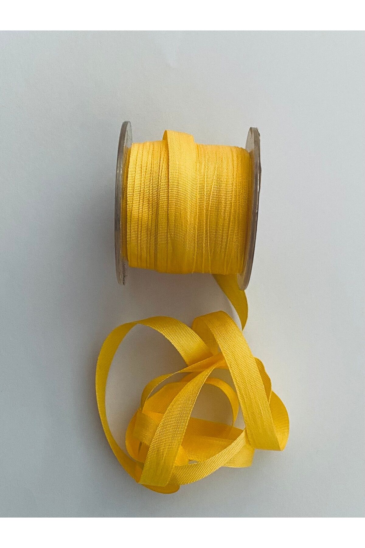 Nakış El Işleme Ipek Kurdele. 19 Metre. Renk No: 443. En: 7 Mm.