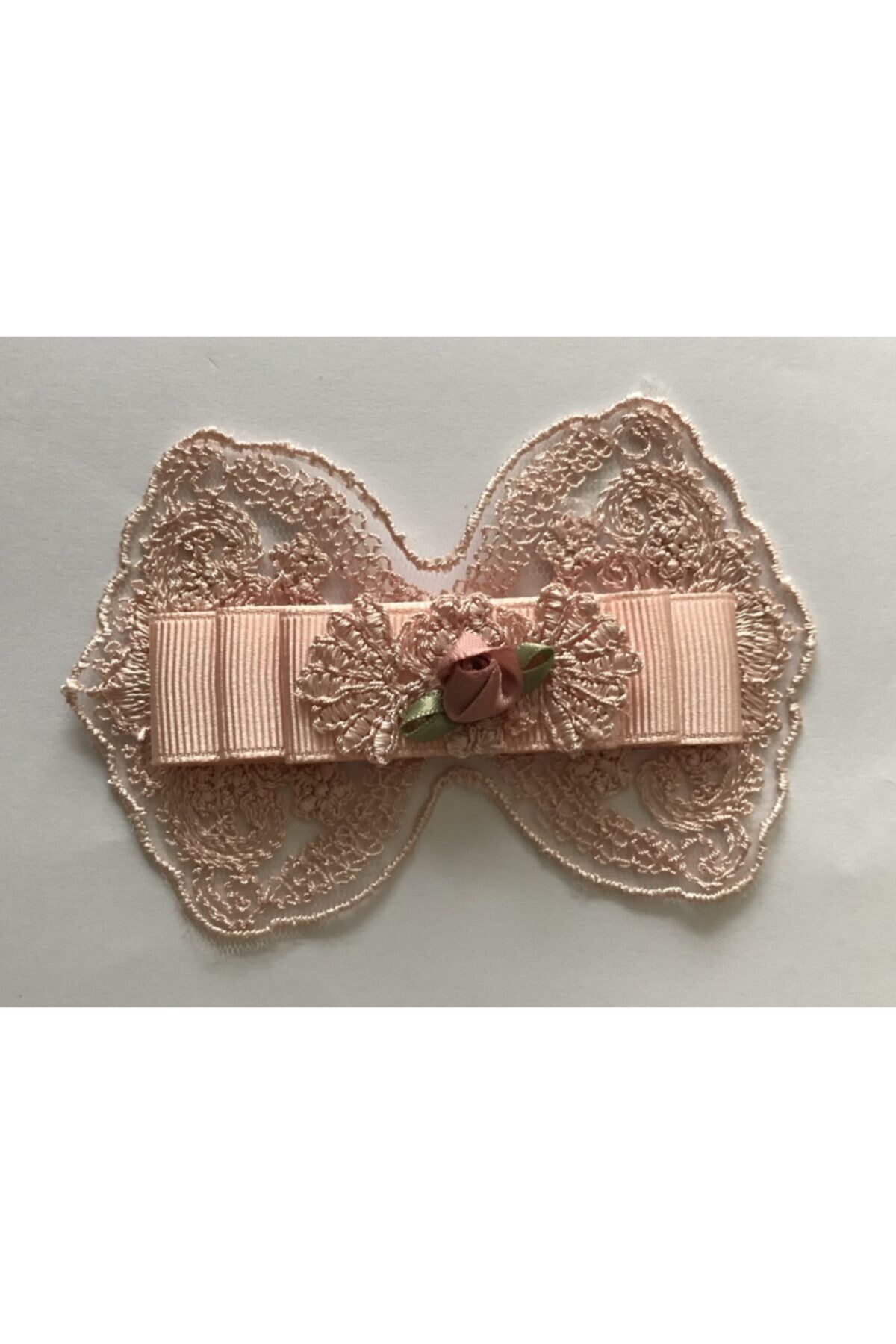 Grogren Kurdeleli Ve Güpürlü Fiyonk Aplik. Renk: Pudra (gülü Koyu Renk)