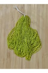 Renk: Fıstık Yeşili. Kum Boncuk Çekoslovakya, Adana, Hapishane Işi, Iğne Oyası Boncuğu 12dizi.