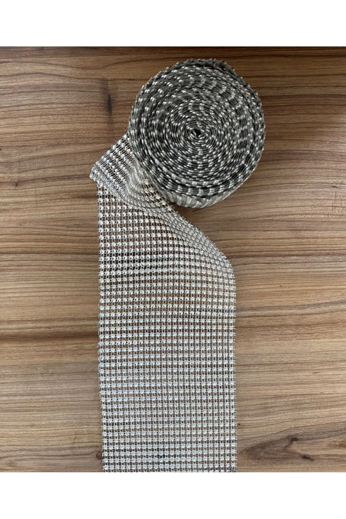 Gümüş rengi Dekoratif Şerit, Harç, Gofret 24 Sıra. Taşı: 2mm. 68 cm.