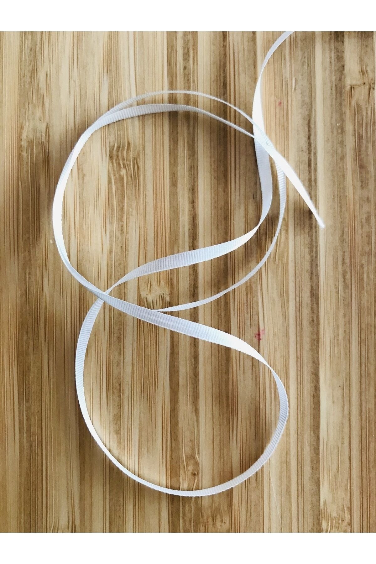 3mm. El Işleme Ipek Nakış Kurdele. 40 metre 80 santim. Açık Krem.