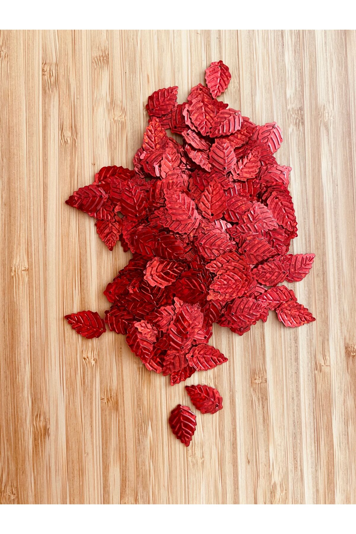 Halay mendili yaprak pul kırmızı 20 gr takriben 300 adet