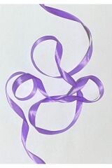 İpek Nakış Kurdele. 1cm X 11 metre 18 santim. Bağ Halinde Gönderilir. Koyu Lila.