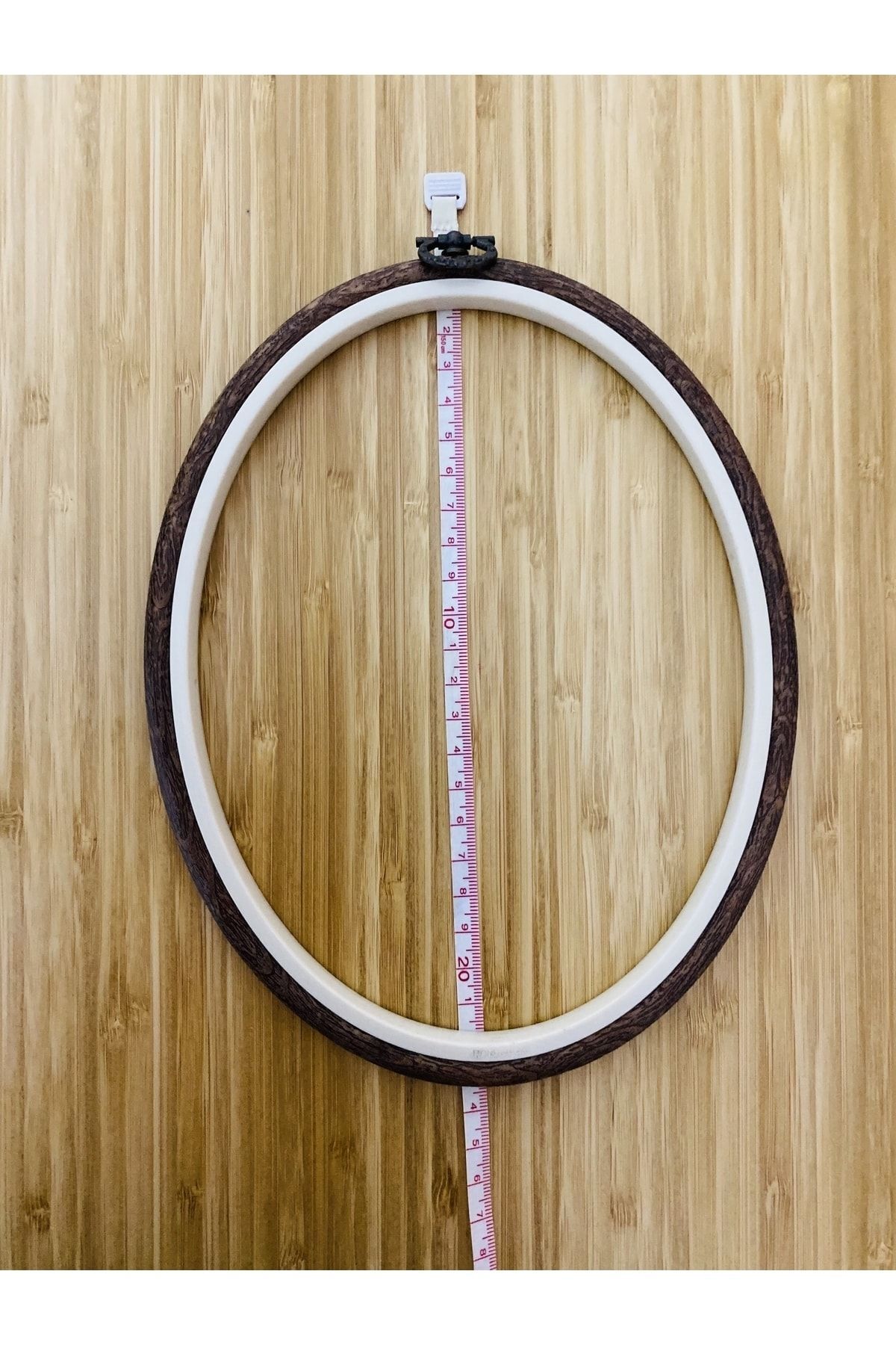 Pano El Nakışı Işleme Vidalı Oval Plastik Çerçeve. Çap:21.5 X 16.5 Cm