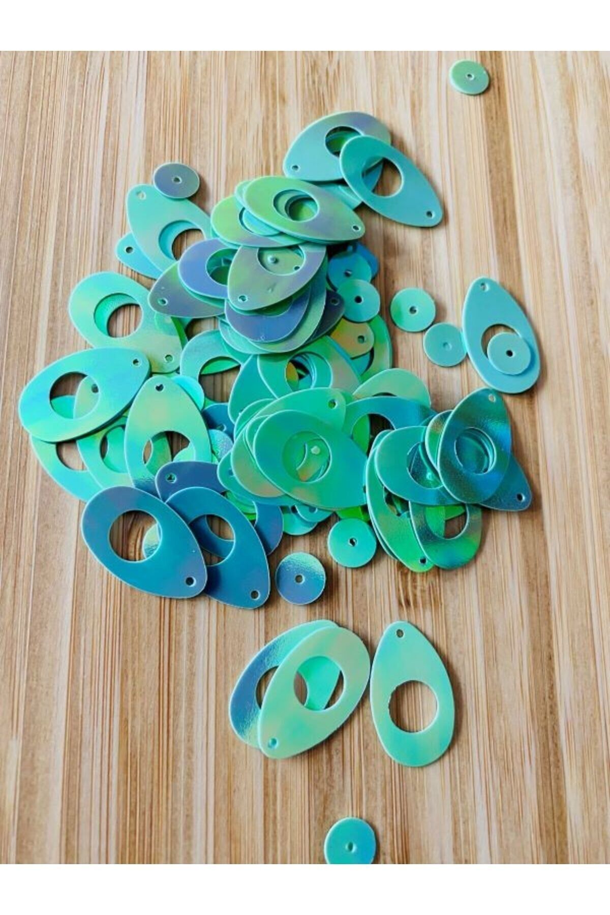 Halay Mendili, Havlu Ve Abiye Işleme Pul. 20gr. Takriben Büyük 245, Küçük 86 Adet.