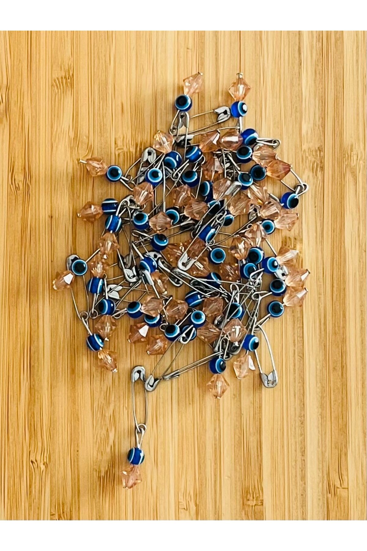 Çatal İğneli Takı Cam Nazar Boncuk. Çatal İğne: 23mm. Paket içi: 44 Adet.