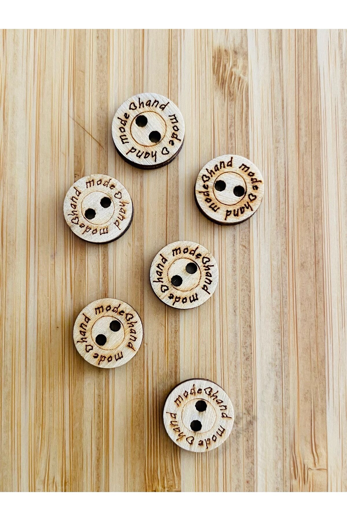 Hand made yazılı Ahşap Düğme. 14mm. 6 adet. (Ceket, Hırka, Bluz ve Yelek Düğmesi) Renk: Naturel.