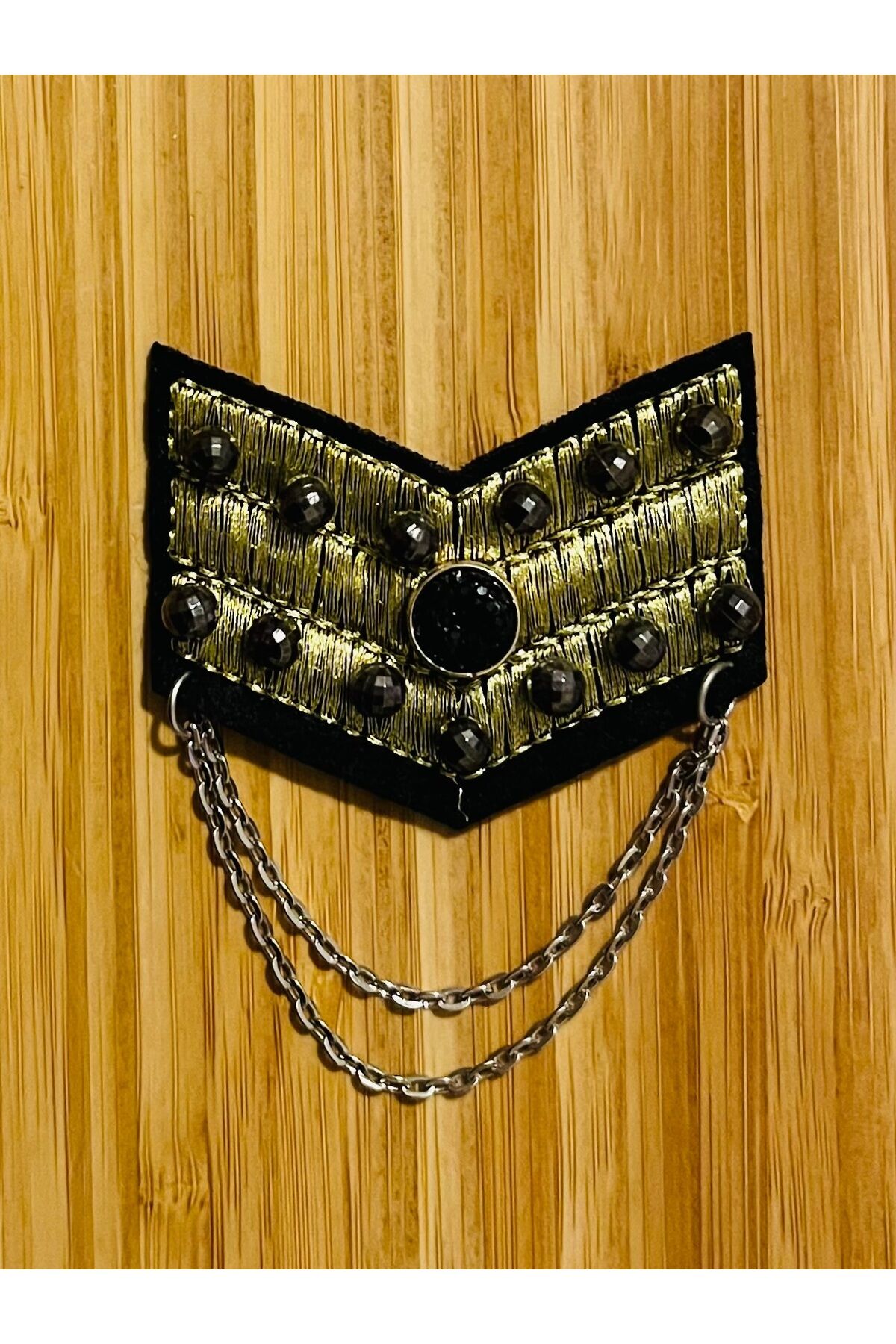 Oksitli metal taşlı Sim nakışlı Rütbe arma, oksit zincirli.