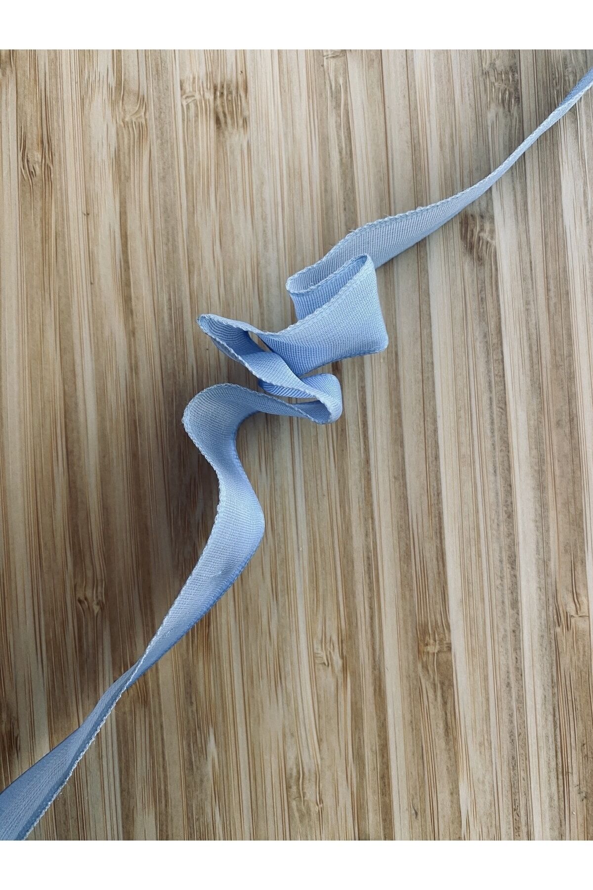 HAVLU, RANER, PANO, ÇEYİZLİK VB SATEN DL TELLİ EL NAKIŞ KURDELESİ. 11.6 METRE.