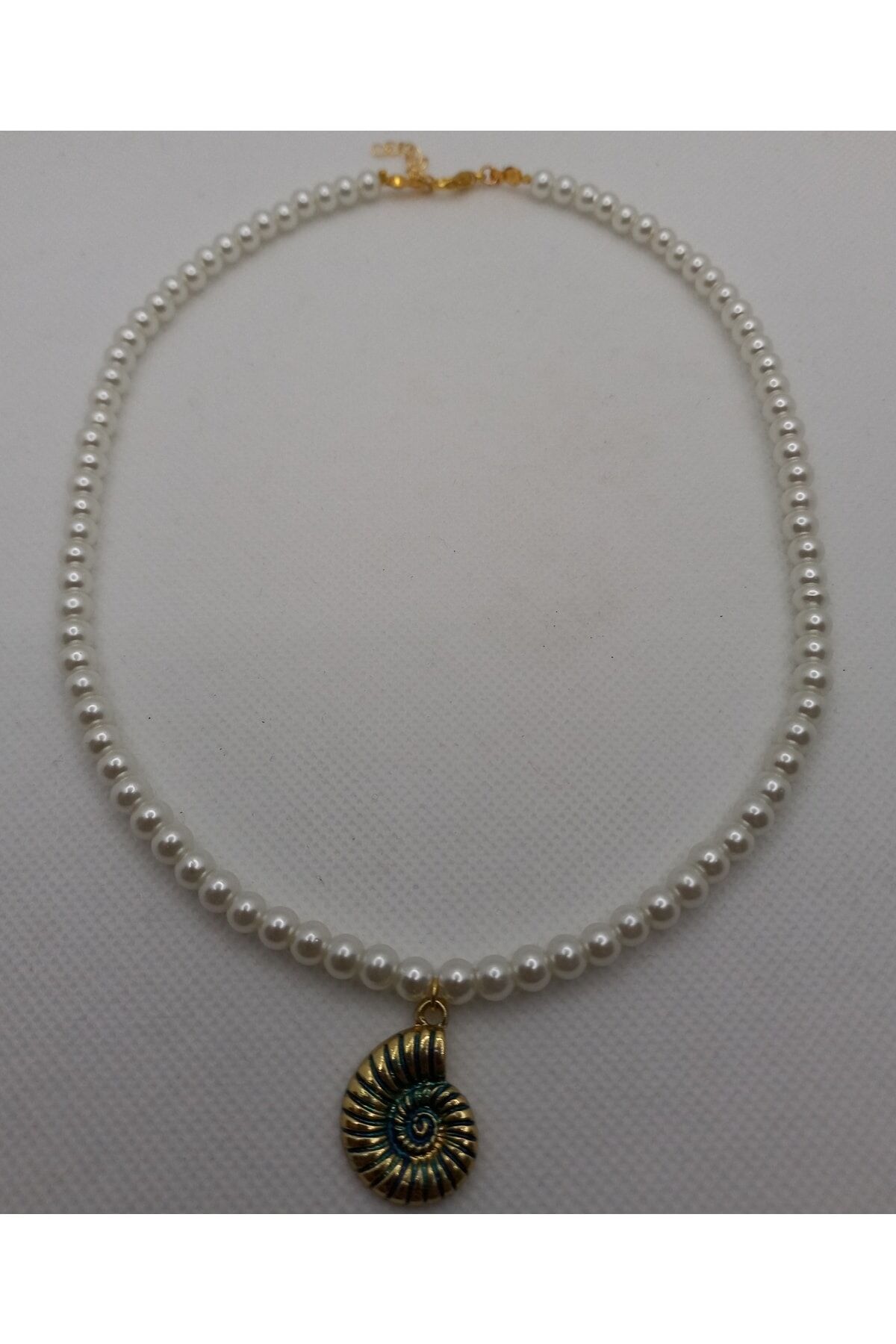 Sarı Metal Uçlu Beyaz Inci Kolye