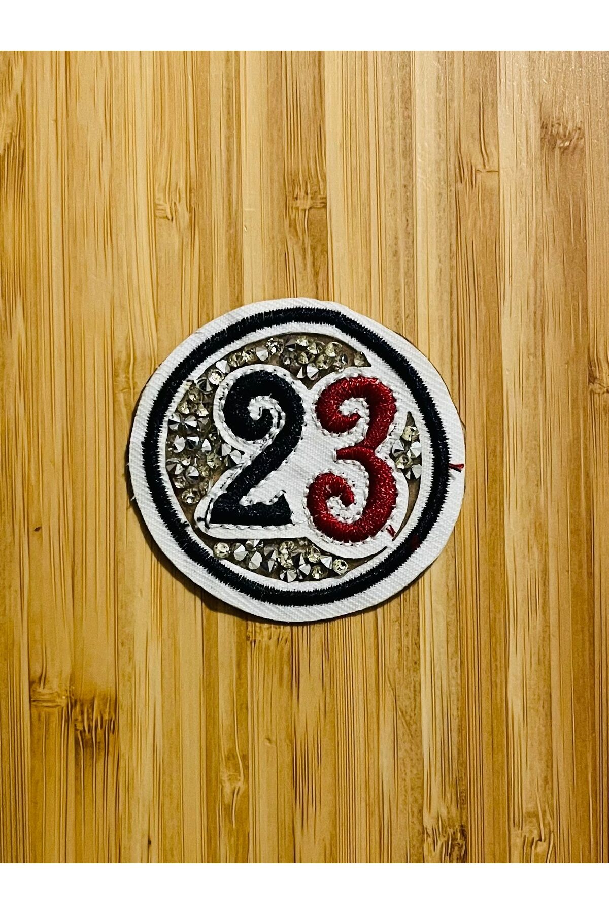 5.5 x 5.5 cm Taşlı, Ütü ve Dikiş ile Montaj Edilen Apolet ve Arma. (Yama değildir)