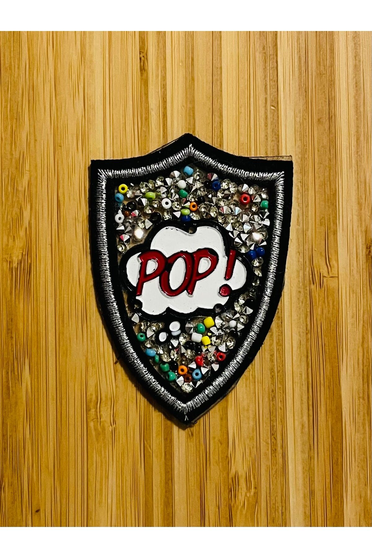 5.5 x 7.5 cm Taşlı, Ütü ve Dikiş ile Montaj Edilen Apolet ve Arma. (Yama değildir)