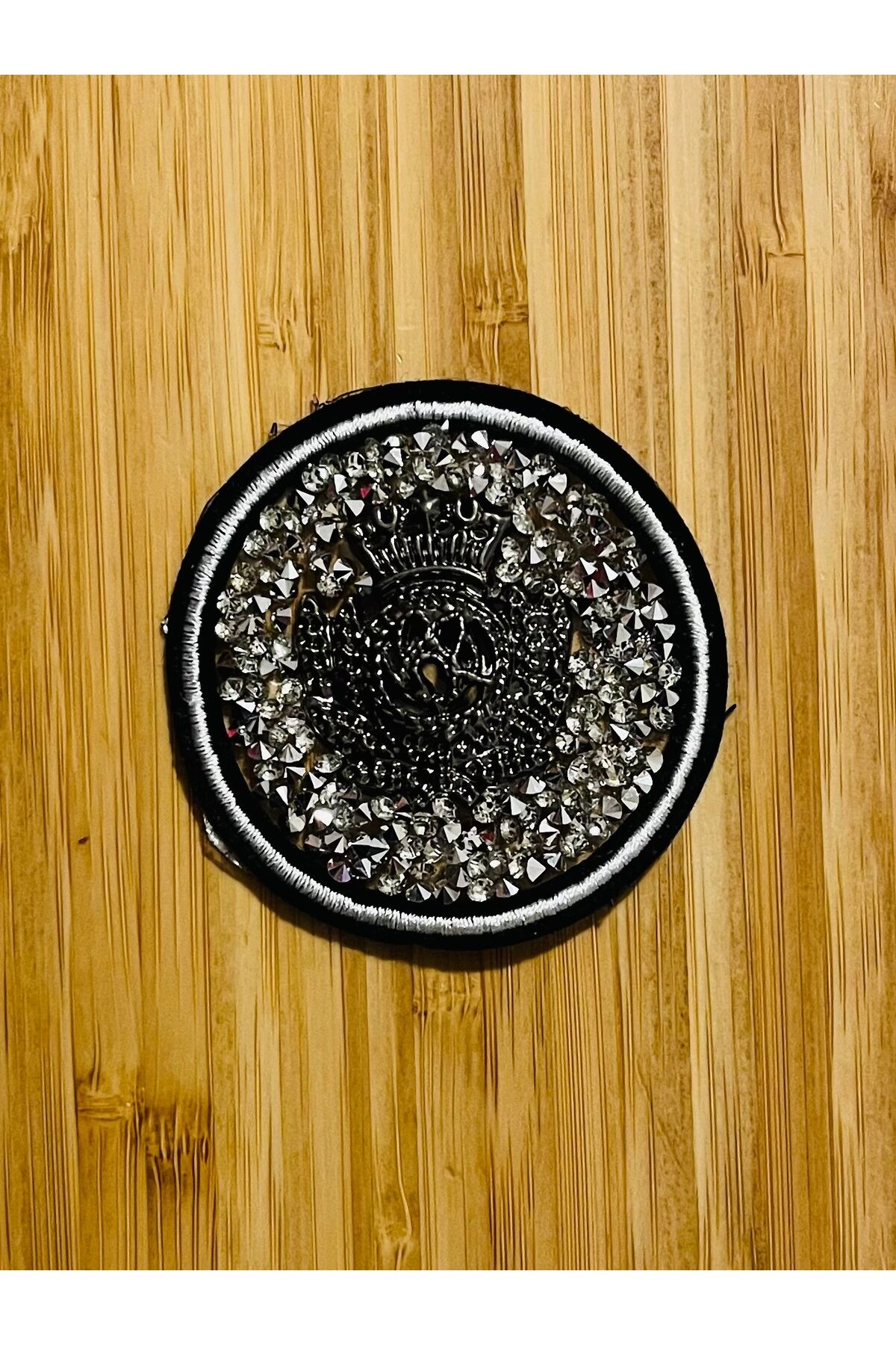 6 x 6 cm Taşlı, Ütü ve Dikiş ile Montaj Edilen Apolet ve Arma. (Yama değildir)