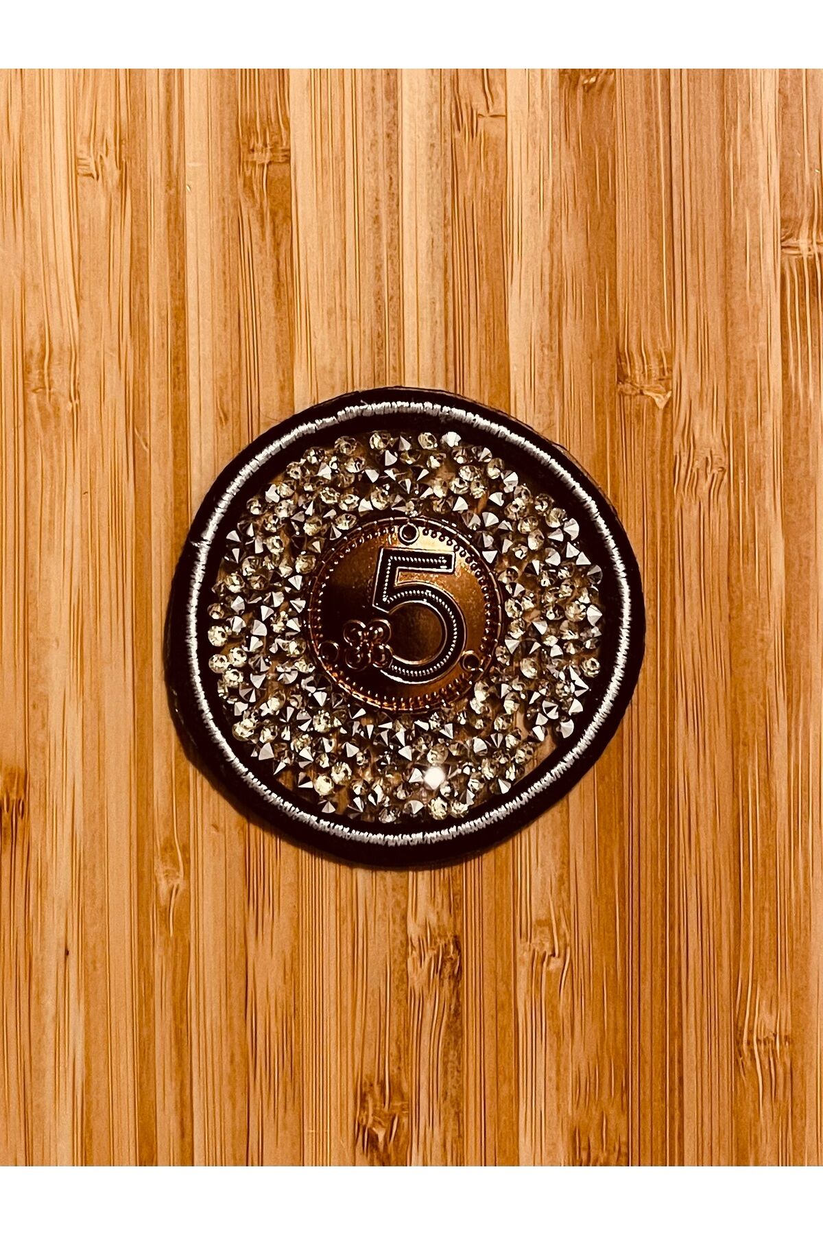 6.5 x 6.5 cm Taşlı, Ütü ve Dikiş ile Montaj Edilen Apolet ve Arma. (Yama değildir)