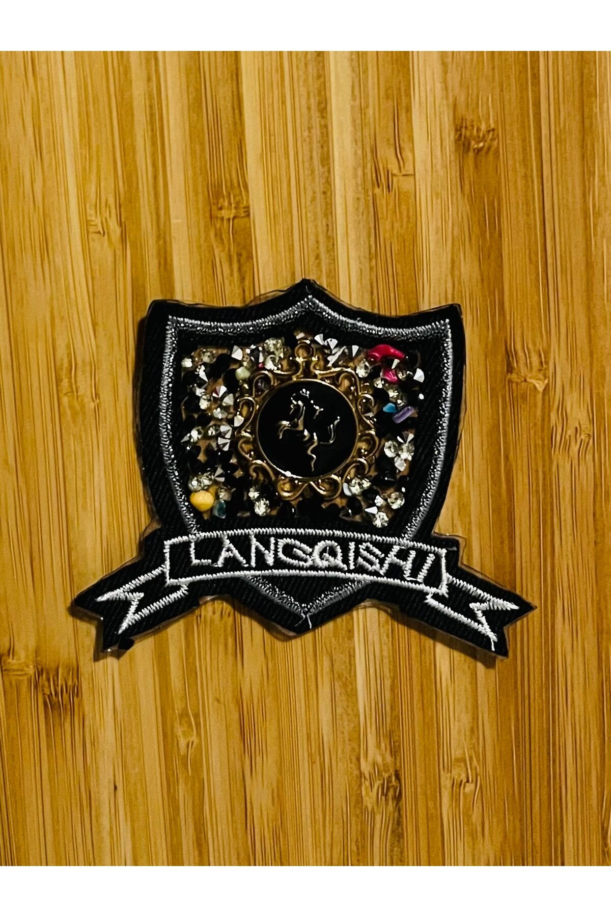 6.5 x 8 cm Taşlı, Ütü ve Dikiş ile Montaj Edilen Apolet ve Arma. (Yama değildir)