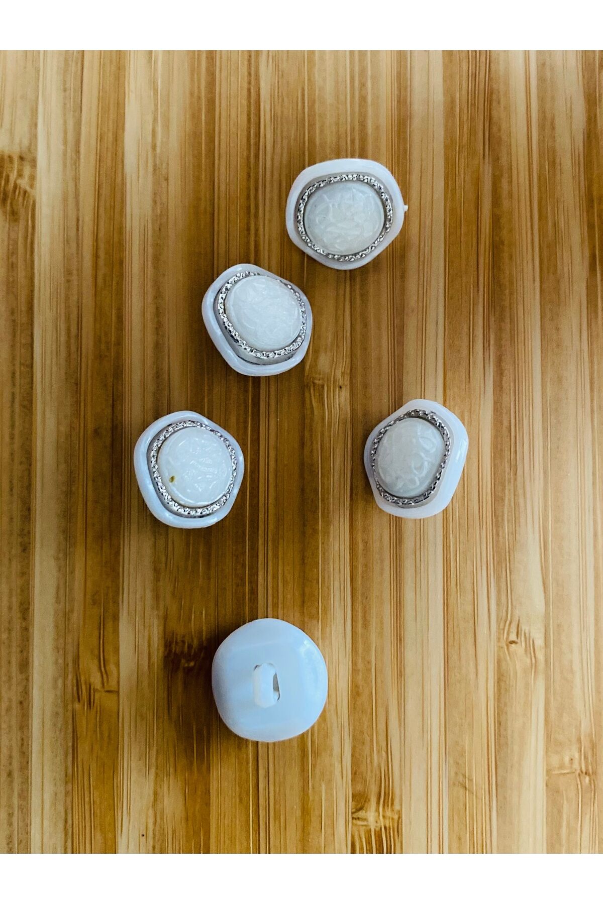 Hırka, Yelek, Entari, Ferace ve Pantolon İtalyan Model Düğme. 18mm. 5'li Pkt. Renk: Beyaz.