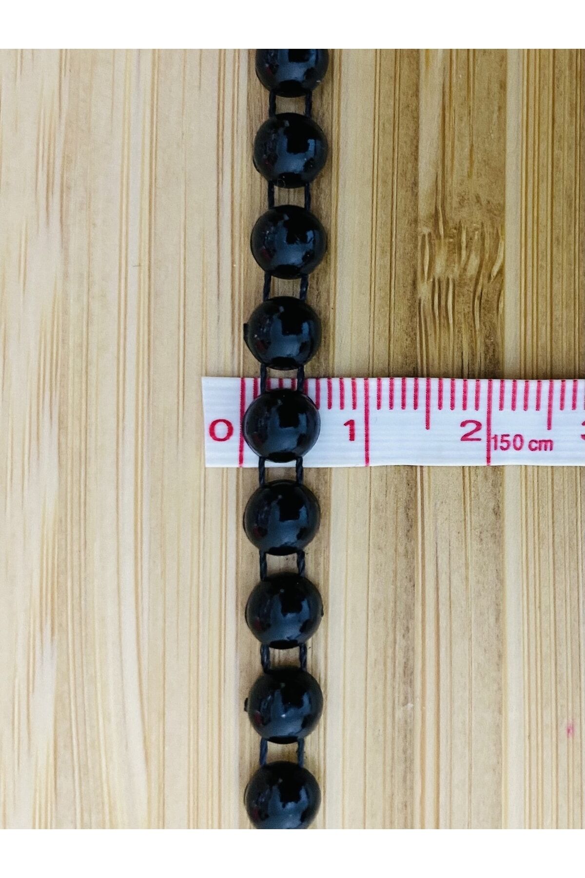 6mm Şerit Yarım Inci. Siyah. 4 Metre. Iki Ayrı Parça Toplam 6,26 Metre.