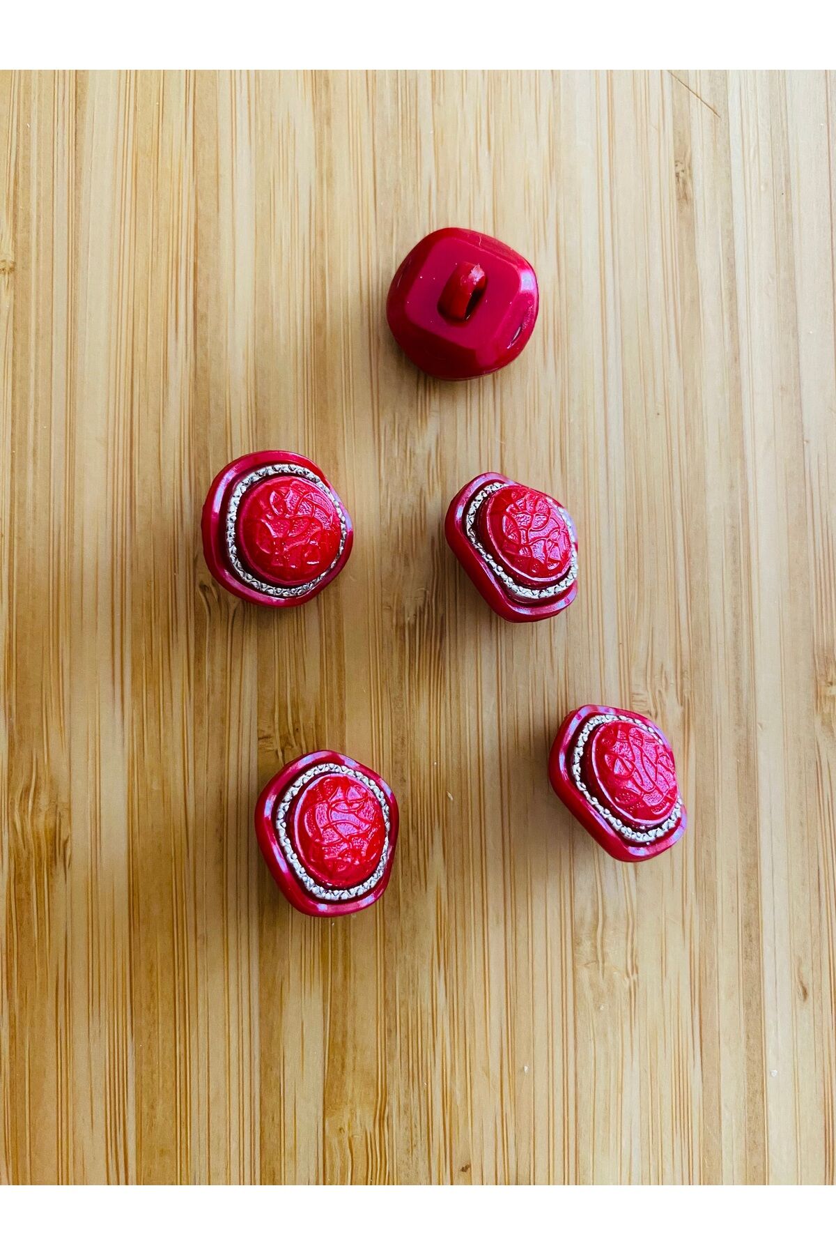 Hırka, Yelek, Entari, Ferace ve Pantolon İtalyan Model Düğme. 18mm. 5'li Pkt. Renk: Kırmızı.