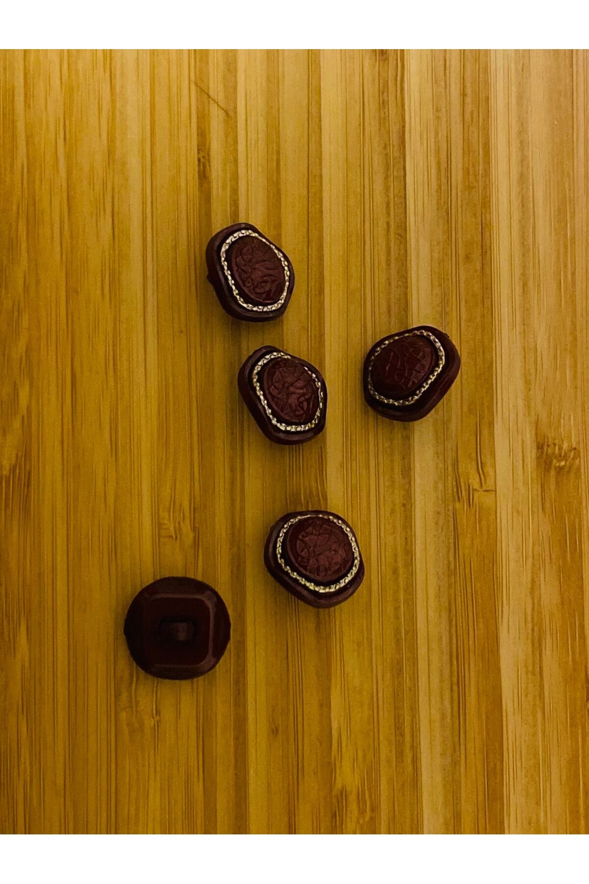 Hırka, Yelek, Entari, Ferace ve Pantolon İtalyan Model Düğme. 18mm. 5'li Pkt. Renk: Koyu Bordo.