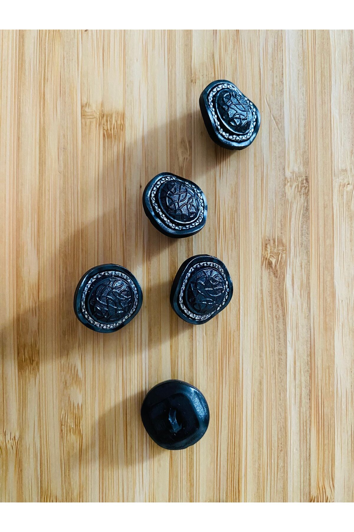 Hırka, Yelek, Entari, Ferace Ve Pantolon İtalyan Model Düğme. 21 mm. 5'li Pkt. Renk: Kızıl Siyah.