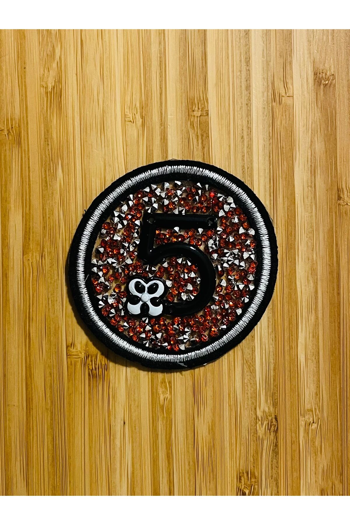 7 x 7 cm Taşlı, Ütü ve Dikiş ile Montaj Edilen Apolet ve Arma. (Yama değildir)