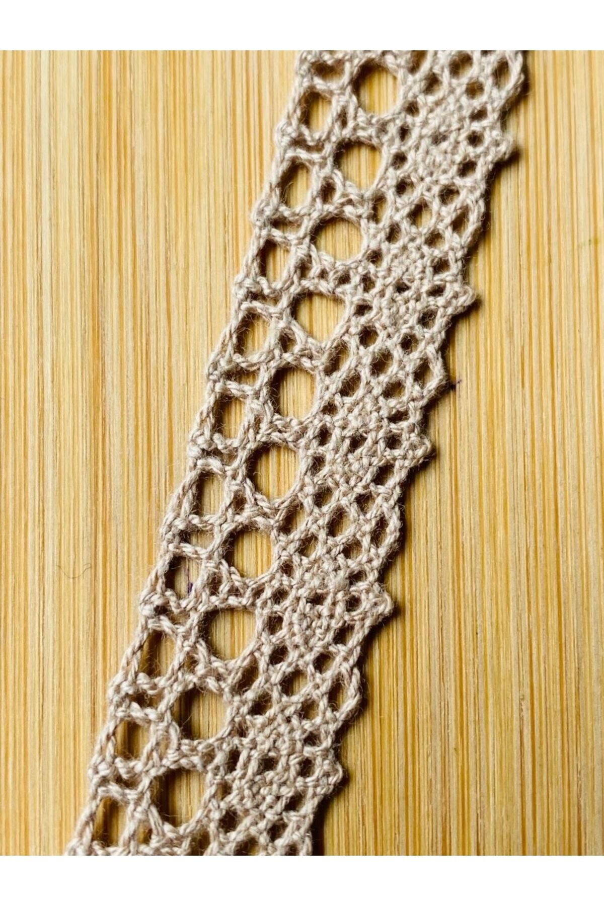 Pamuk Kopanaki Dantel. En: 1.8 cm Uzunluk: 1 metre KAPİÇİNO.