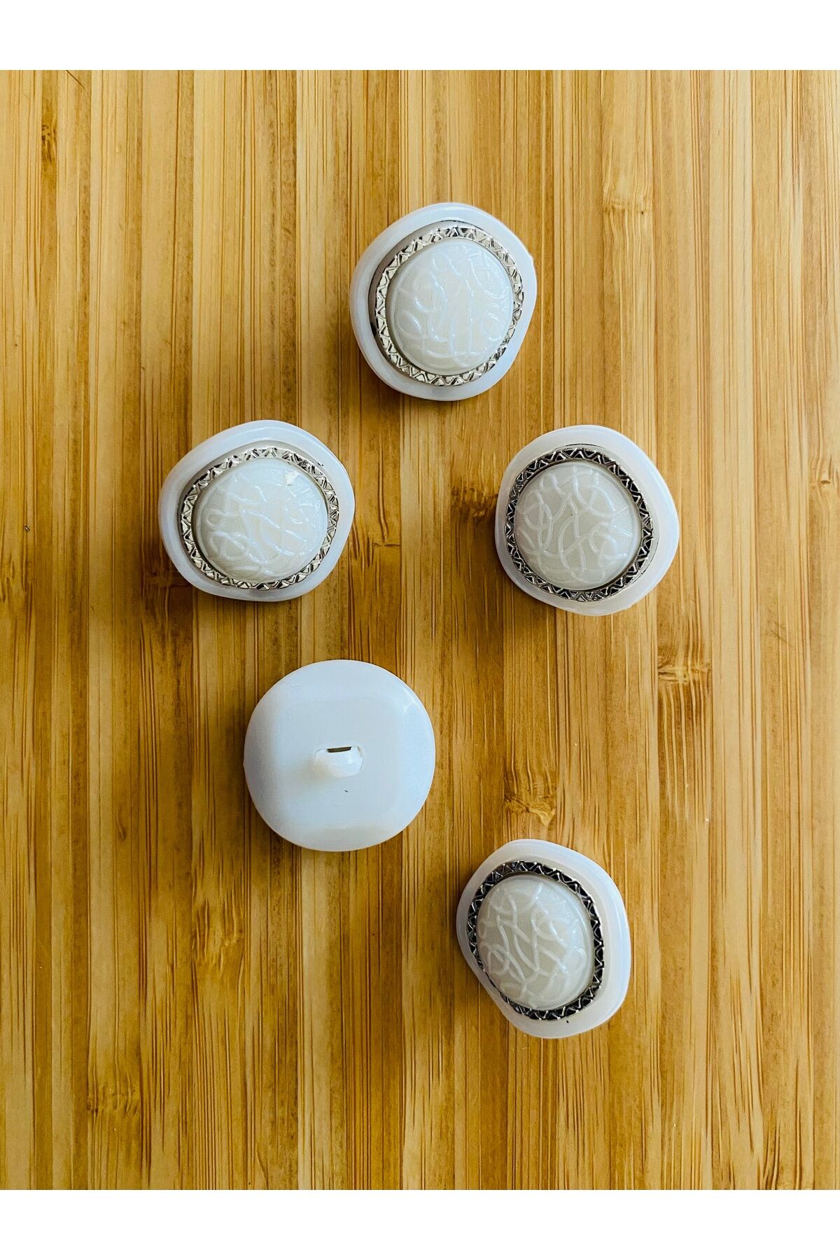 Hırka, Yelek, Entari, Ferace ve Pantolon İtalyan Model Düğme. 26mm. 5'li Pkt. Renk: Beyaz.