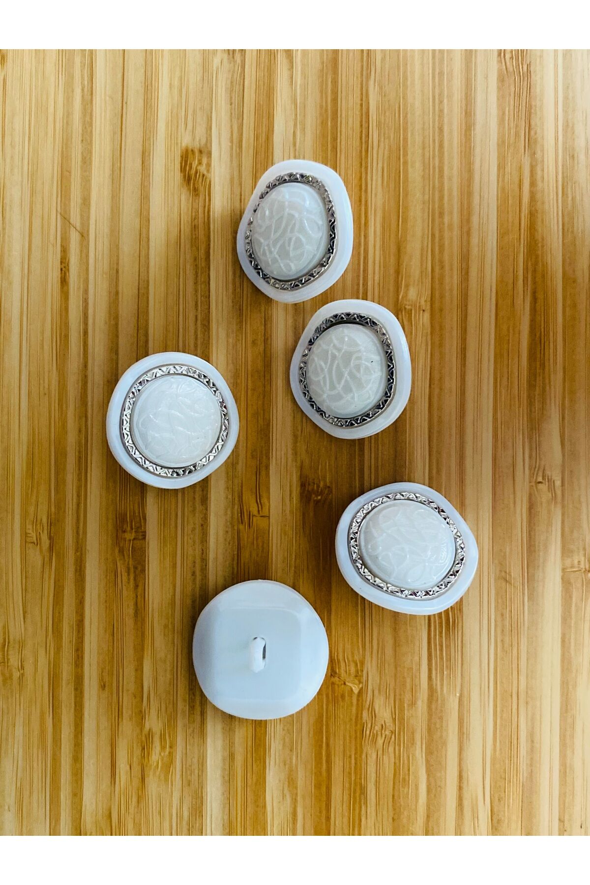 Hırka, Yelek, Entari, Ferace ve Pantolon İtalyan Model Düğme. 30mm. 5'li Pkt. Renk: Beyaz.