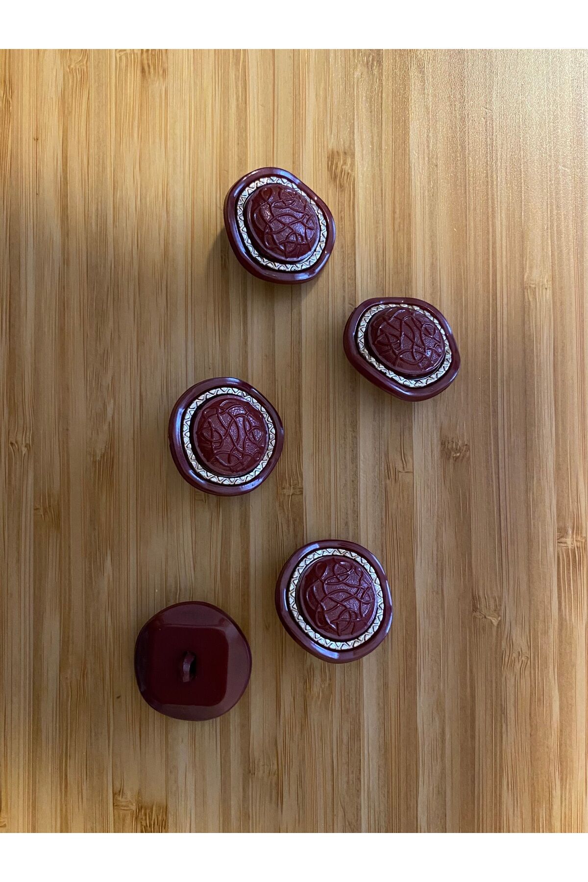 Hırka, Yelek, Entari, Ferace ve Pantolon İtalyan Model Düğme. 30mm. 5'li Pkt. Renk: Koyu Bordo.