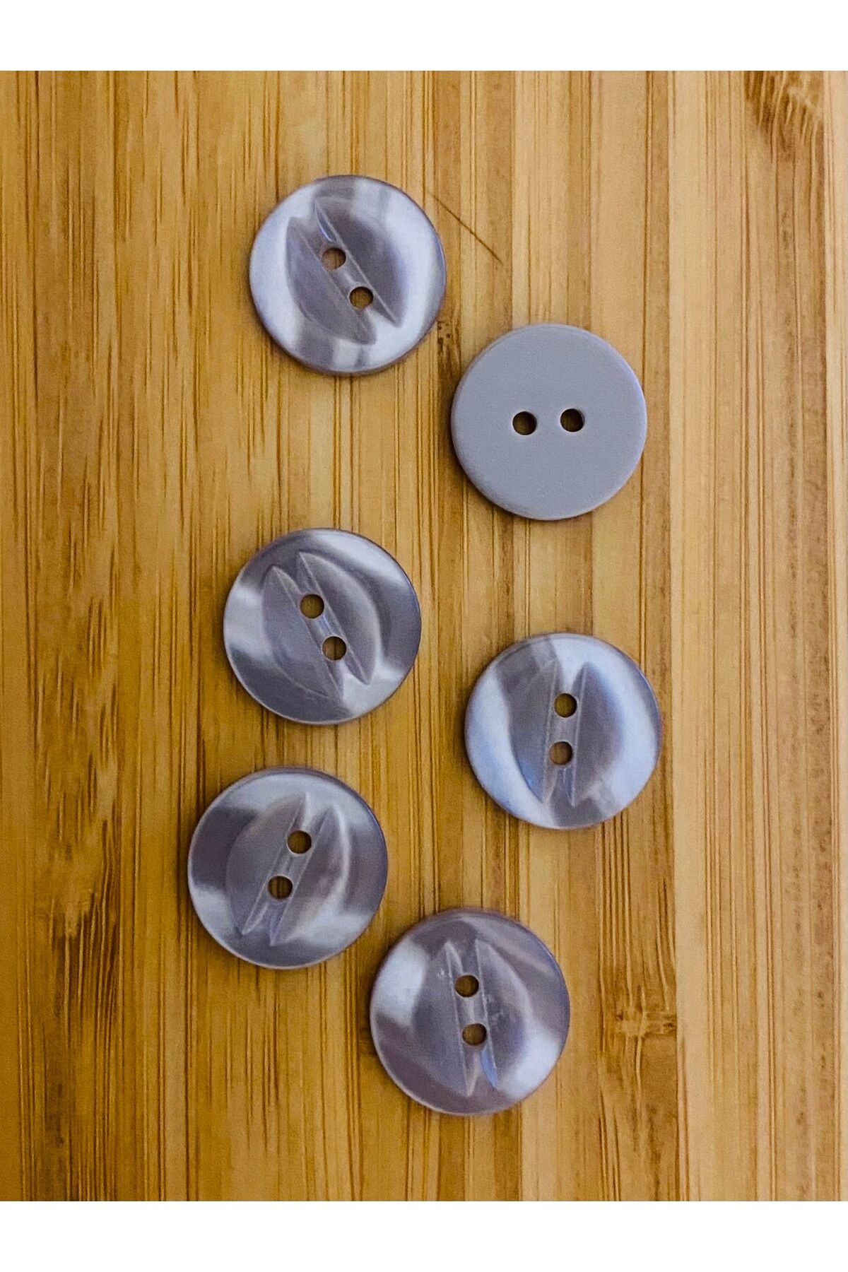 Hırka, Yelek, Entari, Ferace ve Pantolon Sedef Düğme. 18mm. 6'lı Pkt. Renk: Açık Gri.