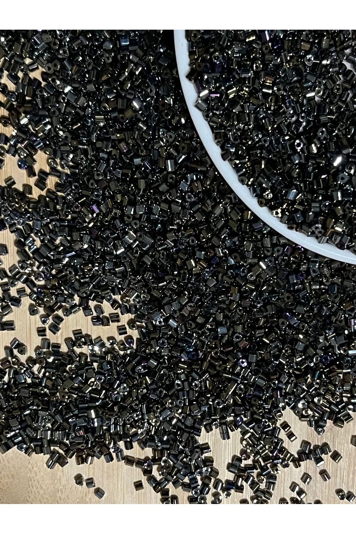 Üçgen Kristal Çek Boncuğu. Yazma, Havlu, Abiye Ve Çeyizlik Işleme. 2,5mm. Janjan Antrasit Renk. 40gr.