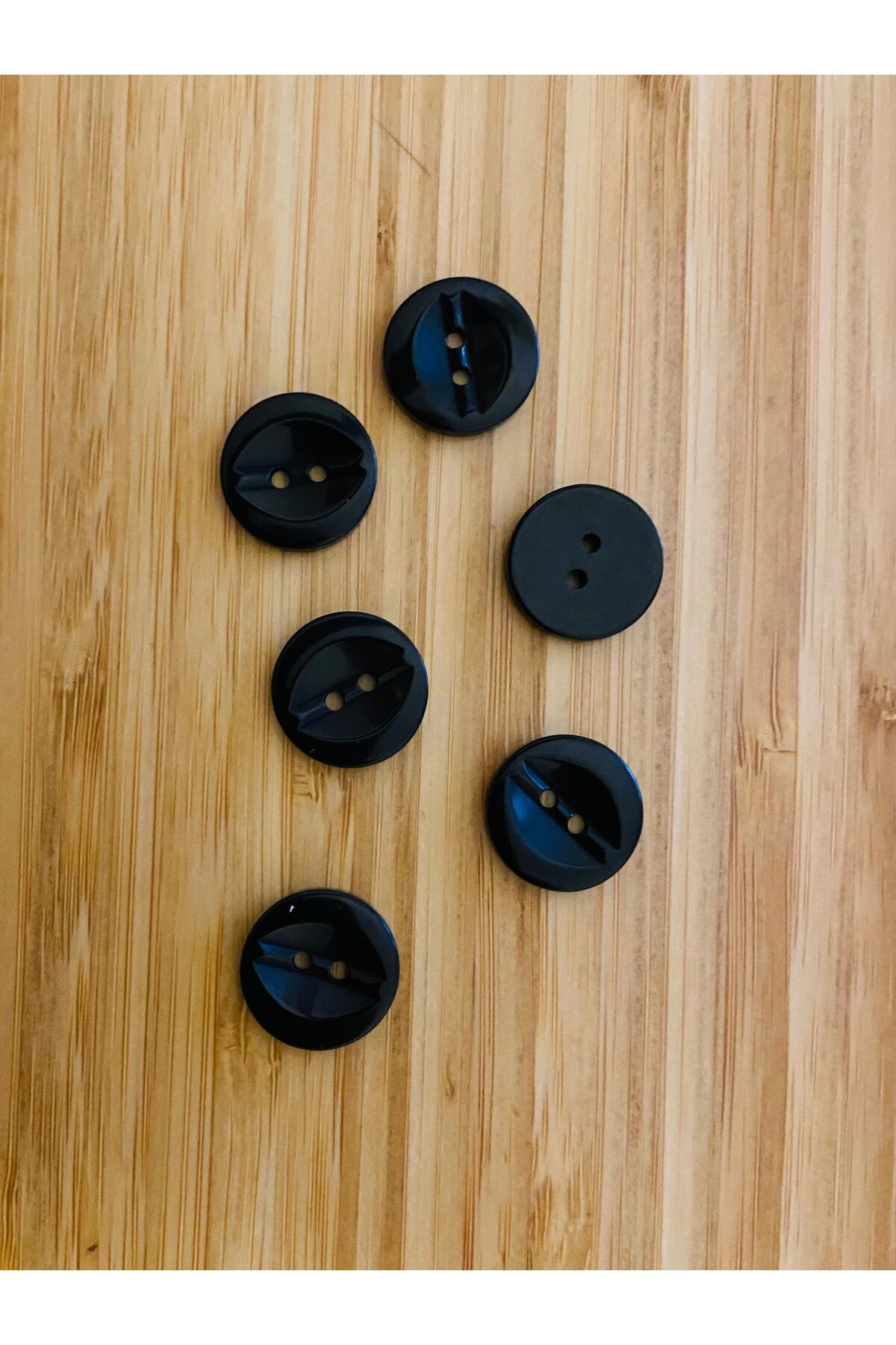 Hırka, Yelek, Entari, Ferace ve Pantolon Sedef Düğme. 18mm. 6'lı Pkt. Renk: Koyu Siyah.